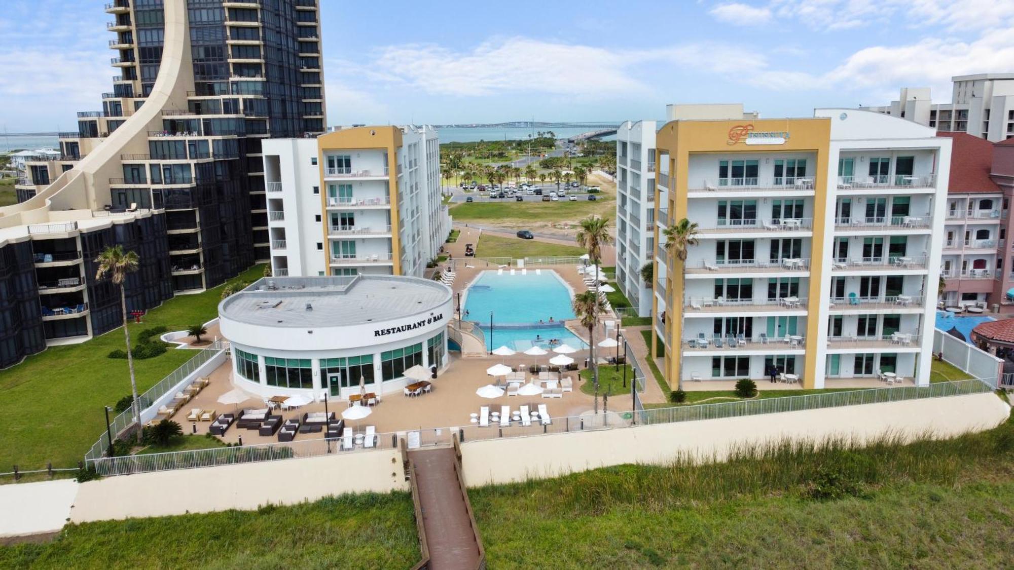 Peninsula Island Resort & Spa - Beachfront Property At Pulau Padre Selatan Bagian luar foto