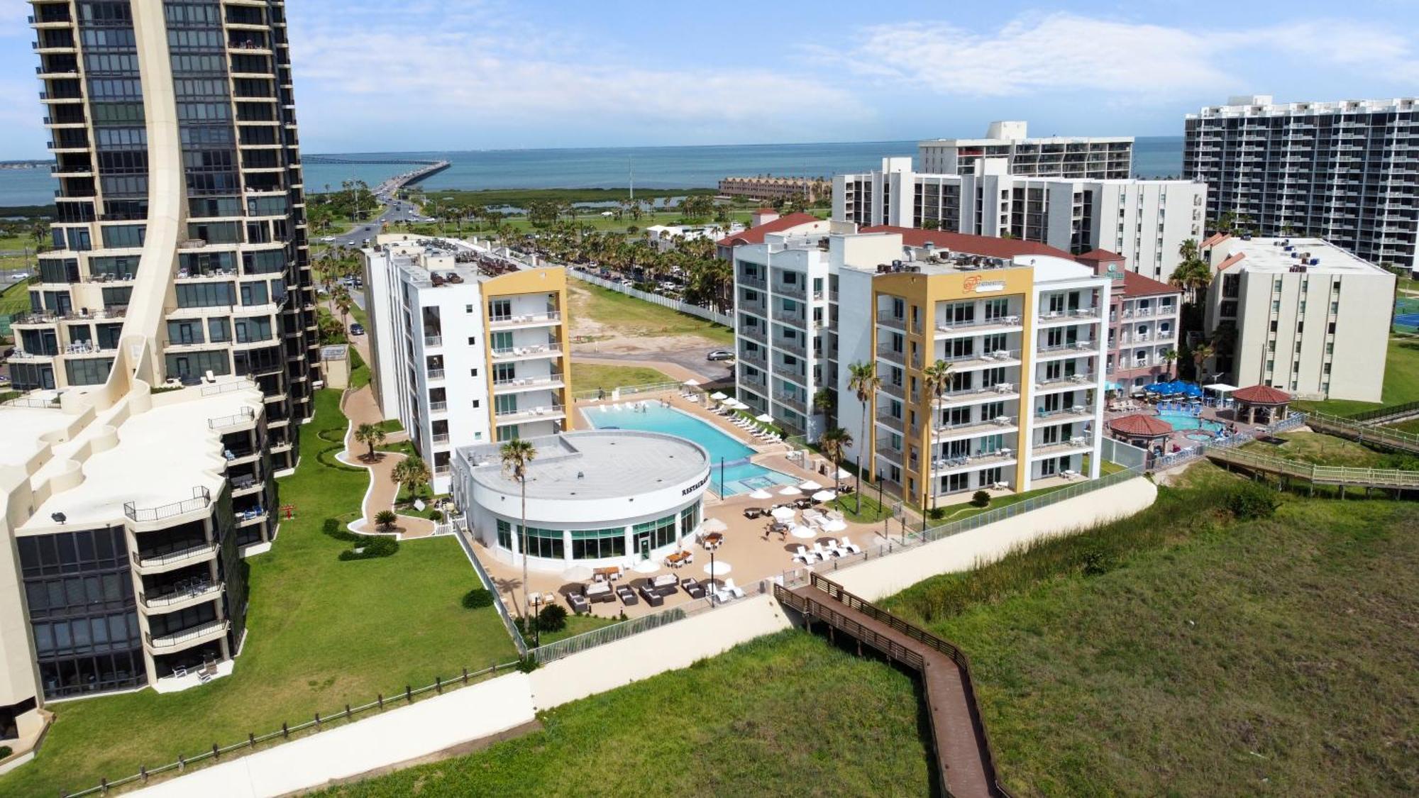 Peninsula Island Resort & Spa - Beachfront Property At Pulau Padre Selatan Bagian luar foto